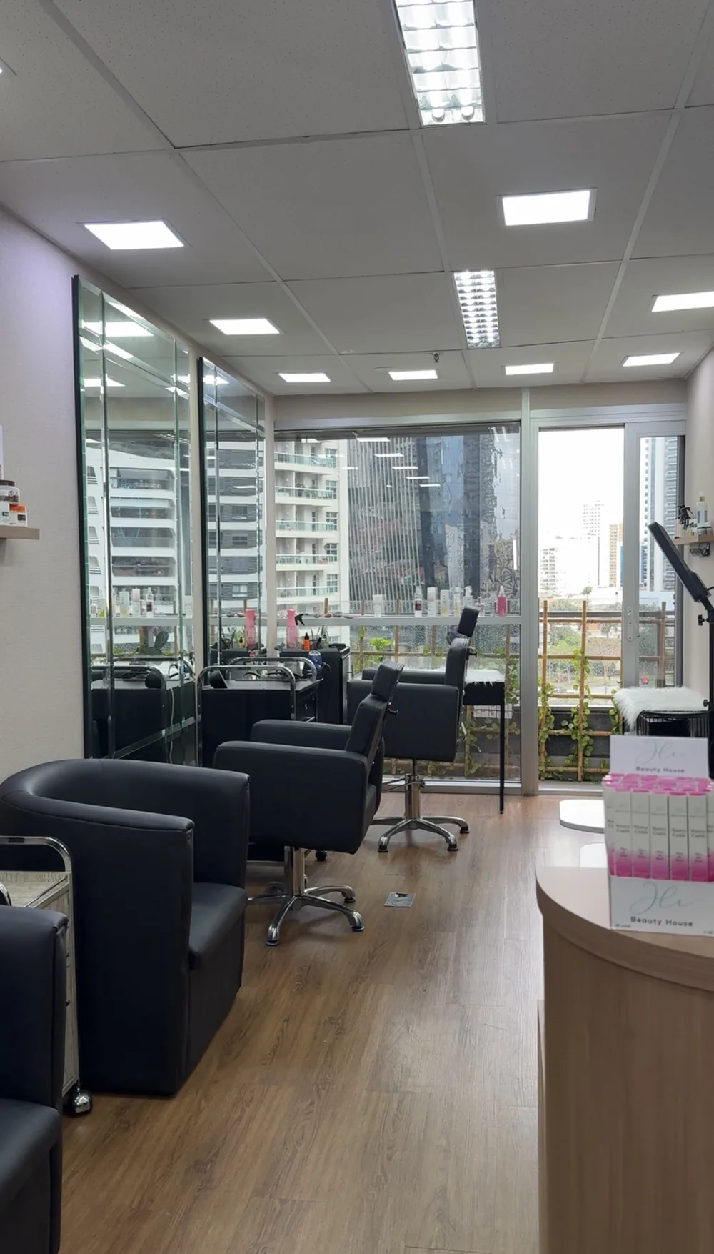 Unidade JLR Beauty House em operação