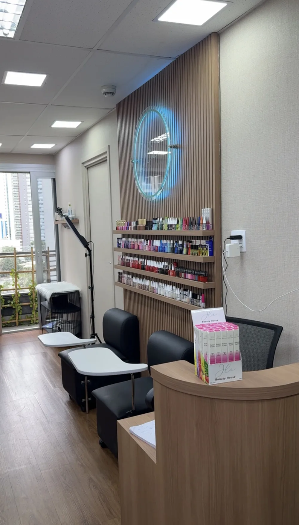 Espaço de esmalteria da JLR Beauty House